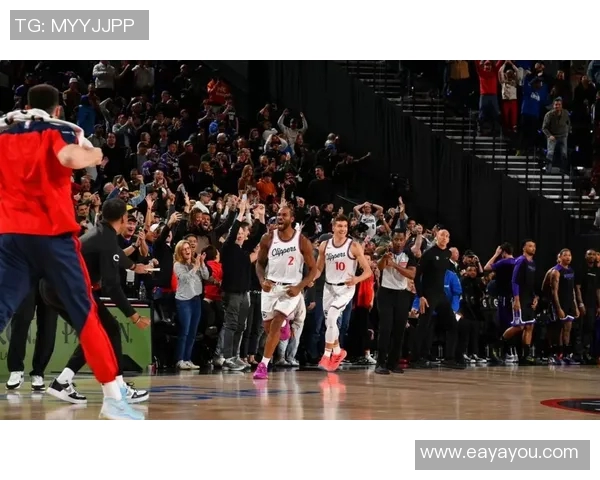 2017年快船与爵士的激烈对决回顾及赛季精彩瞬间分析 2017年快船与爵士的激烈对决回顾及赛季精彩瞬间分析